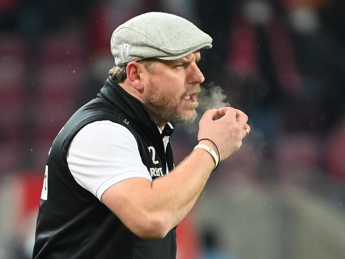 Steffen Baumgart trainiert den 1. FC Köln gegen den FC Augsburg.