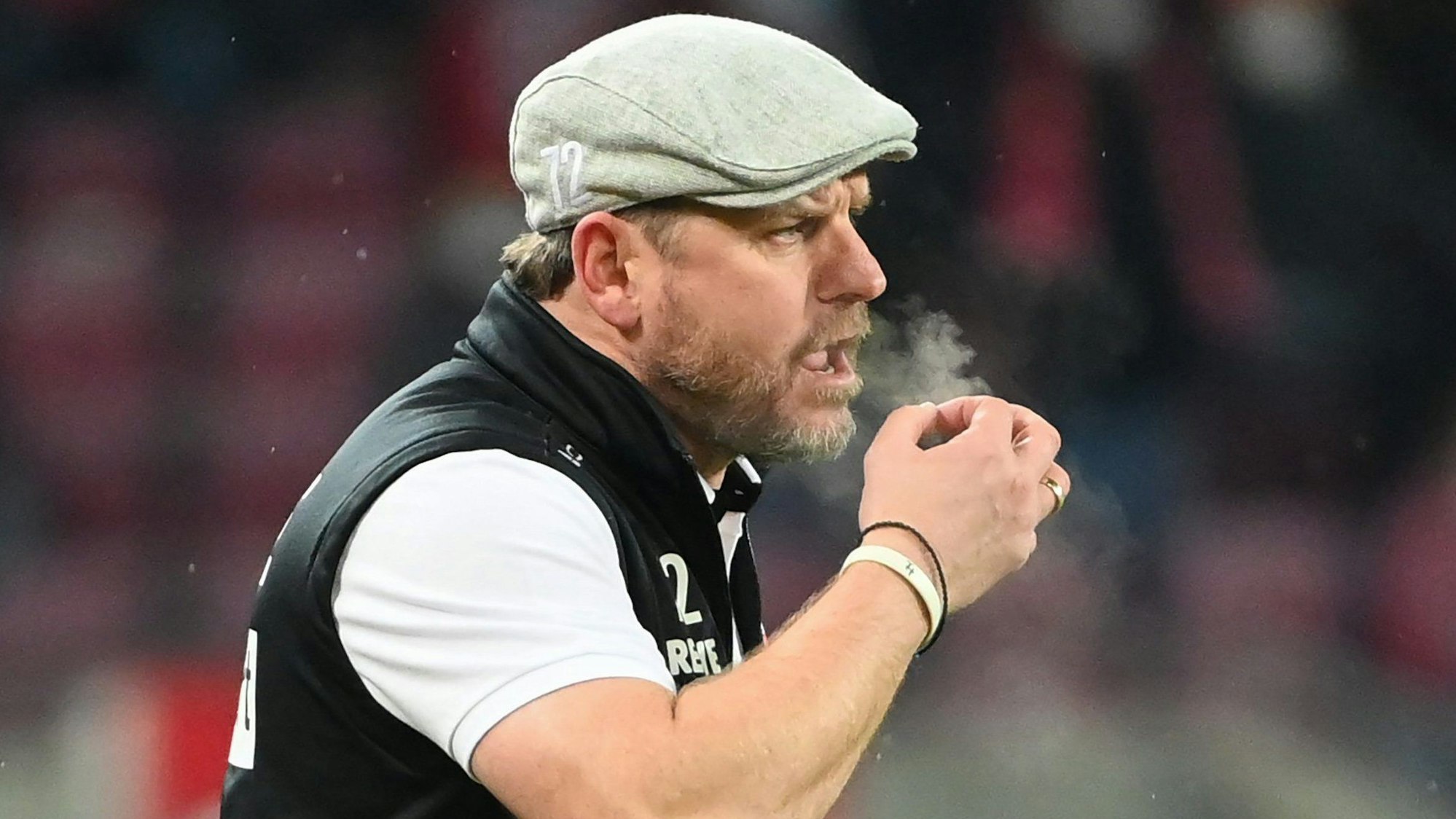 Steffen Baumgart trainiert den 1. FC Köln gegen den FC Augsburg.