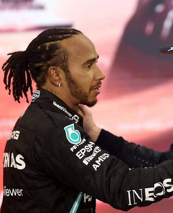 Max Verstappen und Lewis Hamilton nach dem Rennen.