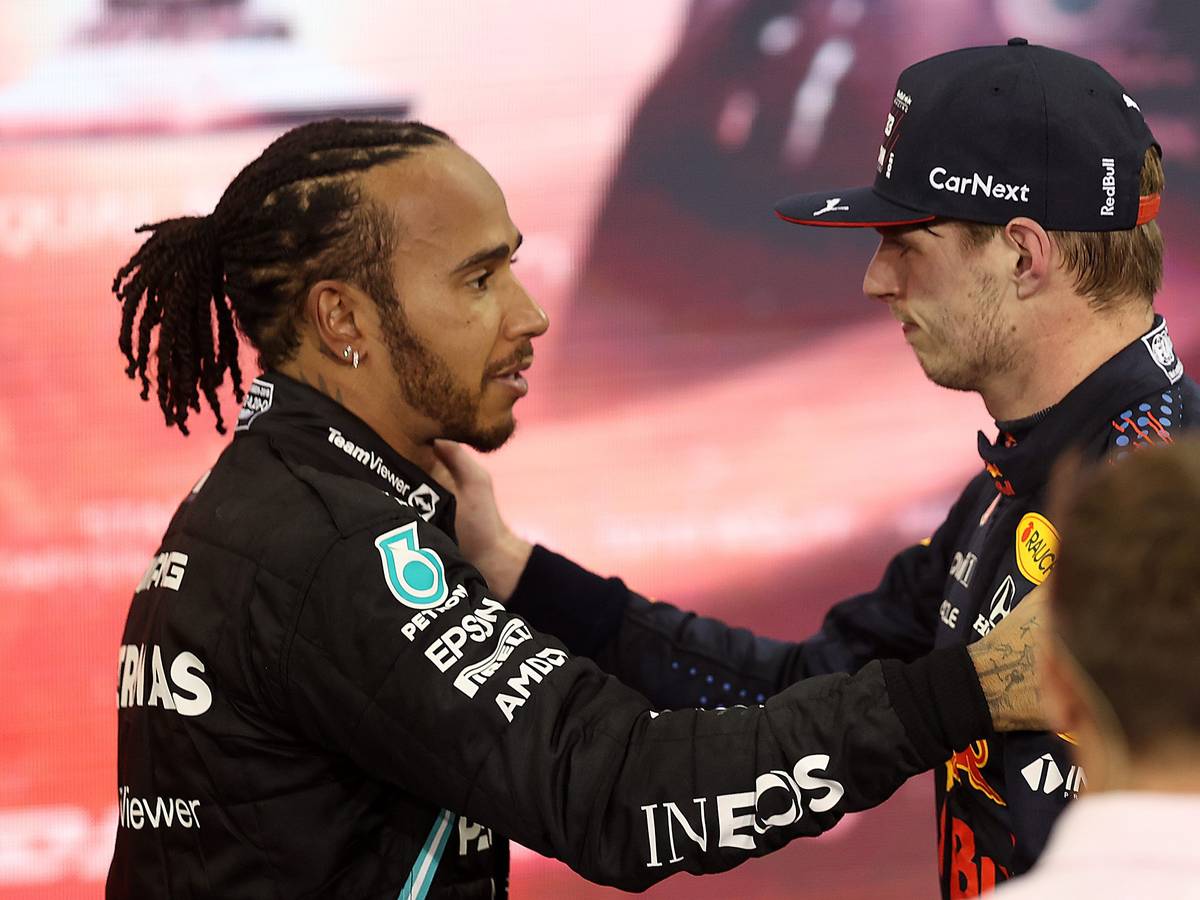 Max Verstappen und Lewis Hamilton nach dem Rennen.