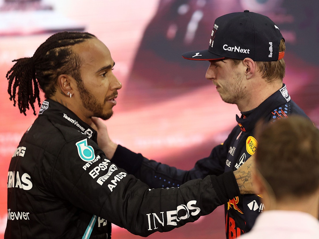 Max Verstappen und Lewis Hamilton nach dem Rennen.
