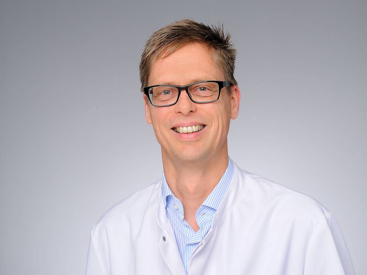 Thorsten Simon schaut in die Kamera