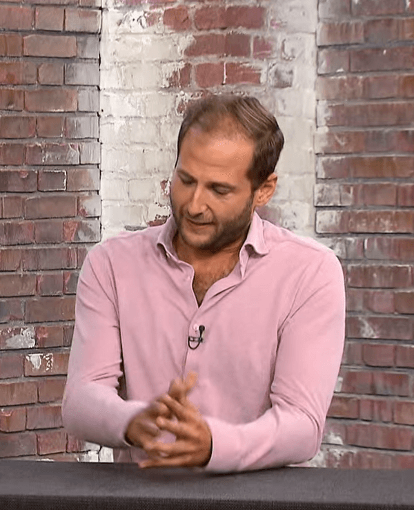 Die „Bares für Rares“-Händler Julian Schmitz-Avila und Roman Runkel.