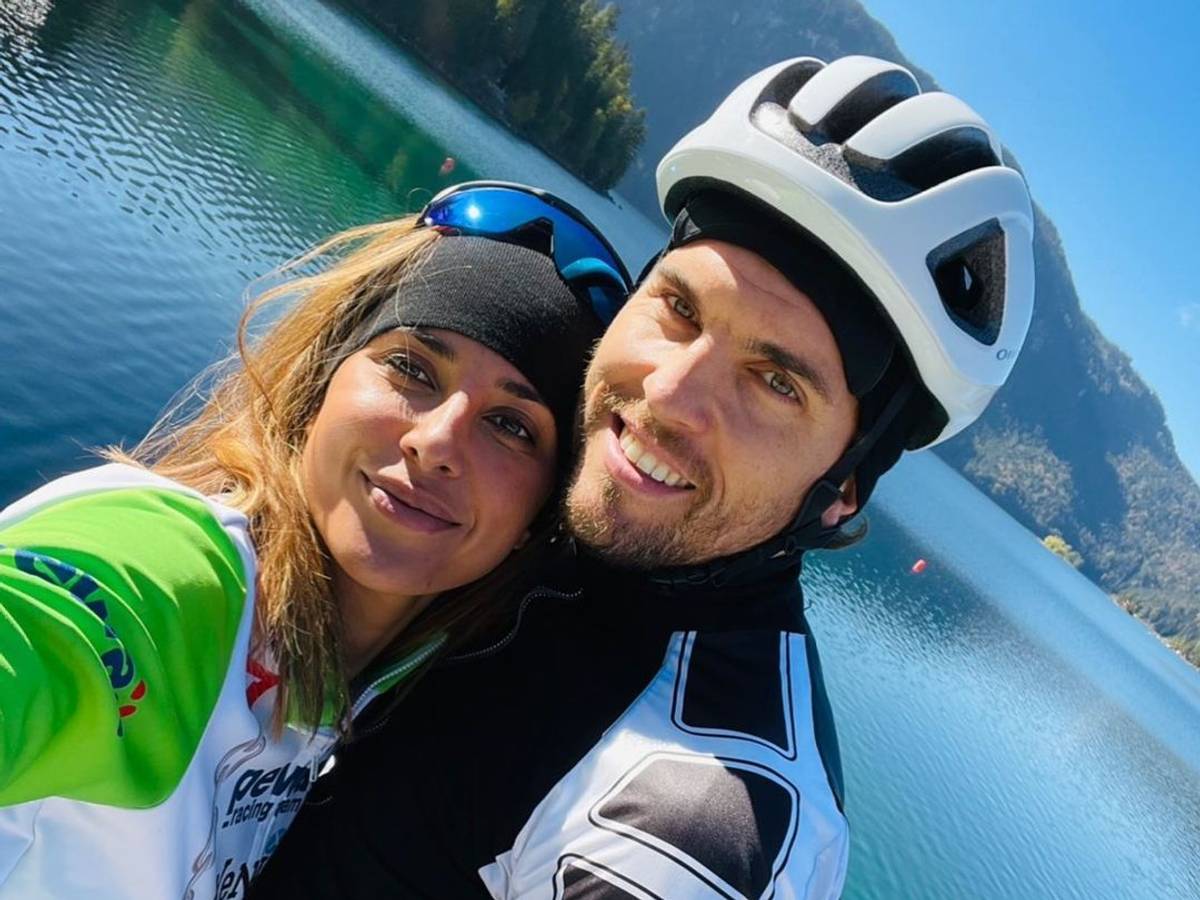 Jana Azizi und Johann Ackermann beim Radfahren am Eibsee.