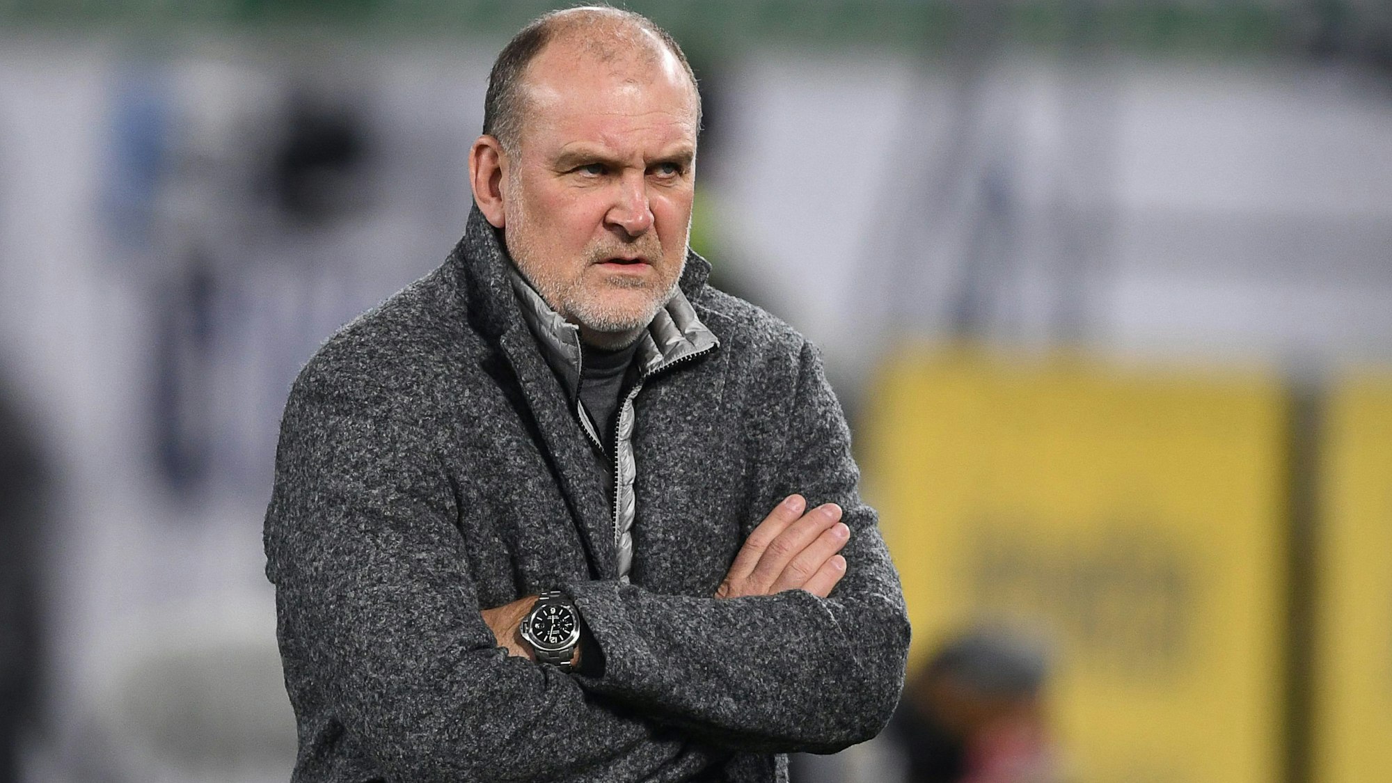 Jörg Schmadtke sieht die Niederlage des VfL Wolfsburg gegen den VfB Stuttgart.