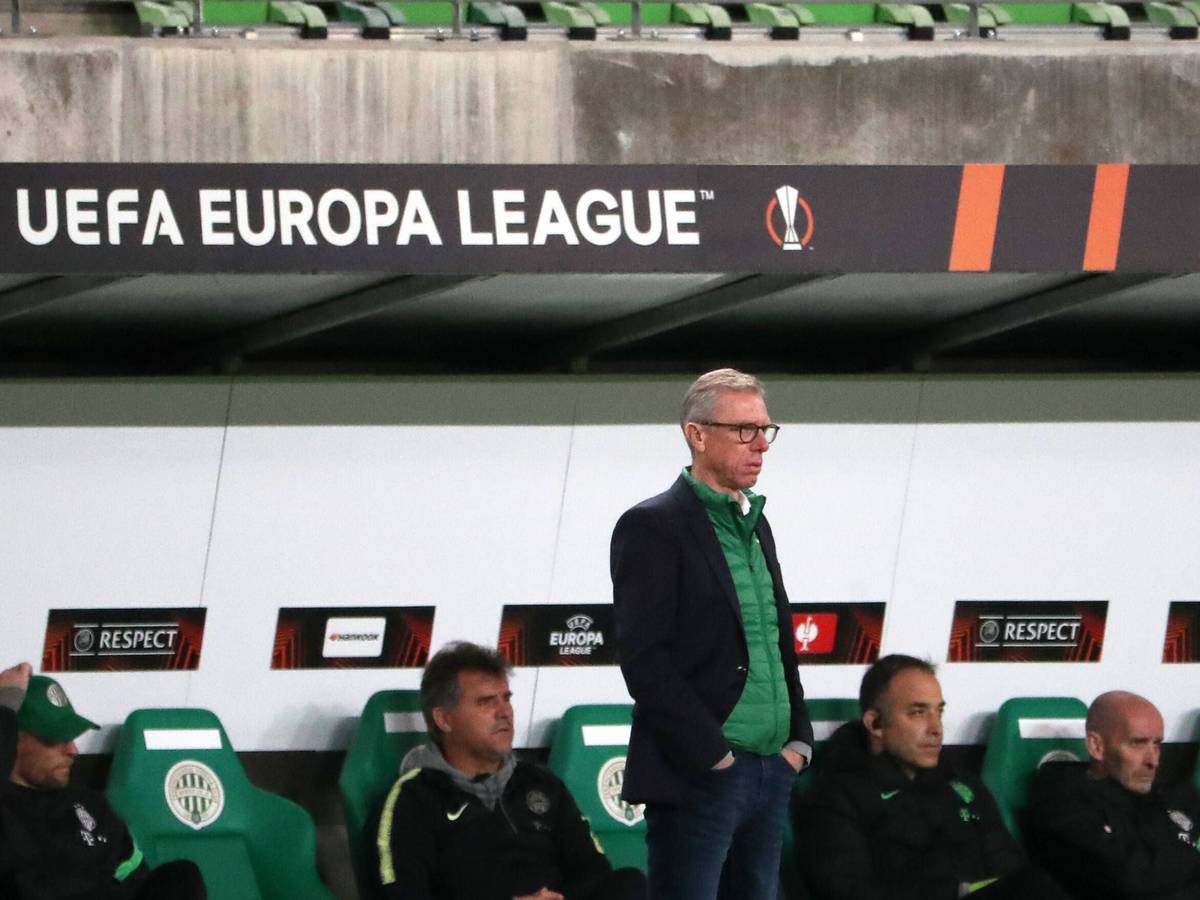 Trainer Peter Stöger beim Spiel von Ferencvaros Budapest am 4.11. 2021