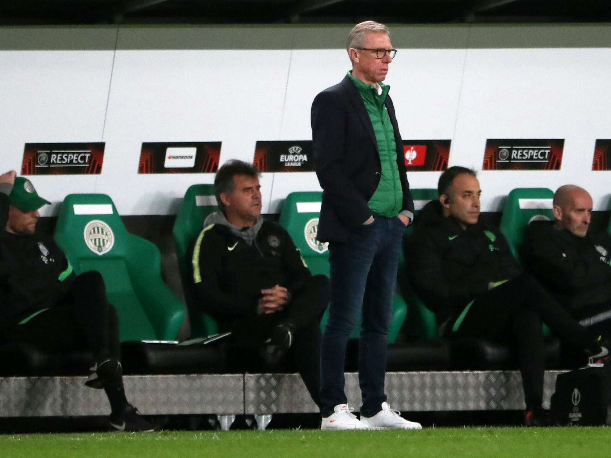 Trainer Peter Stöger beim Spiel von Ferencvaros Budapest am 4.11. 2021
