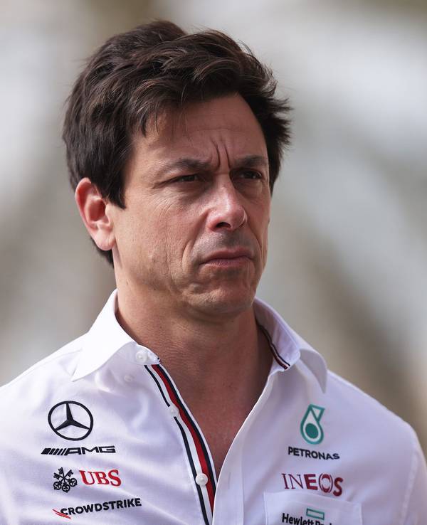 Toto Wolff schaut ernst.
