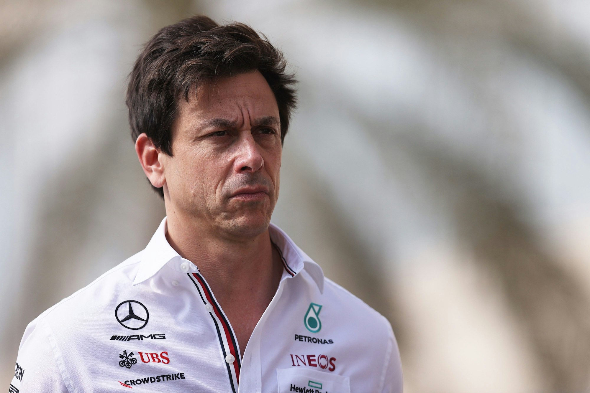 Toto Wolff schaut ernst.