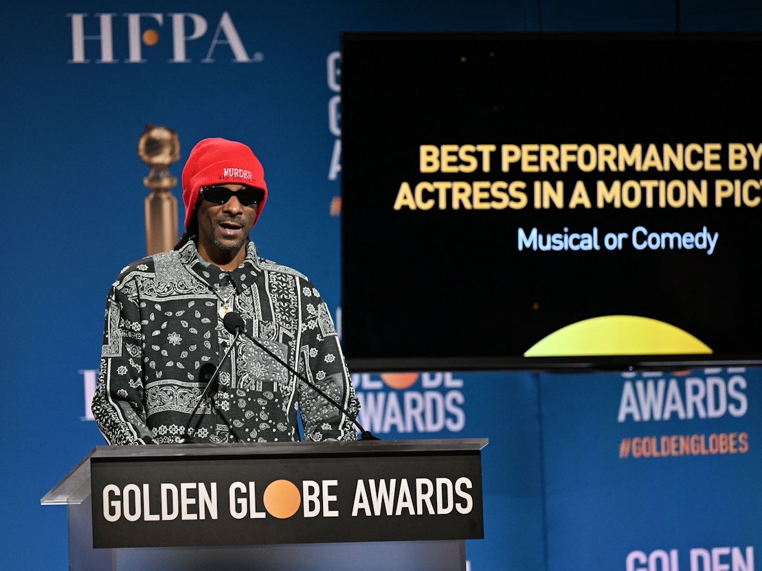 Snoop Dog hat am Montag (23. Dezember) die Nominierten für die 79. Golden Globe Awards 2022 bekannt gegeben.