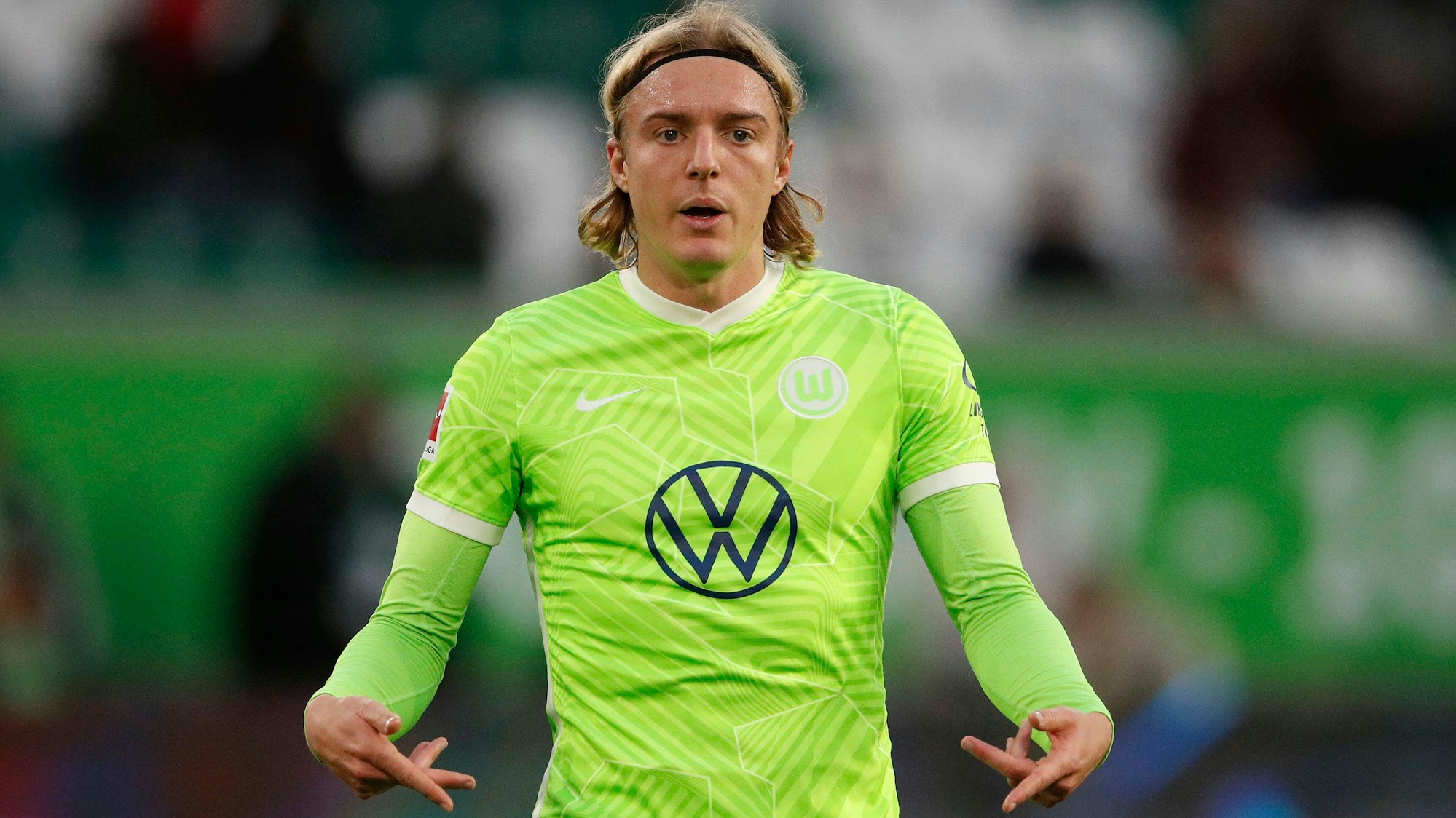 Sebastiaan Bornauw spielt für den VfL Wolfsburg gegen den FC Augsburg.