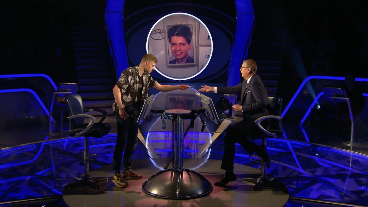 Der Kölner Marvin Hoffmann überreichte „Wer wird Millionär“-Moderator Günther Jauch in der Show am Montag (13. Dezember) ein ganz besonderes Foto.