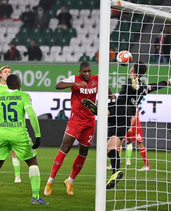 Anthony Modeste trifft für den 1. FC Köln gegen den VfL Wolfsburg.