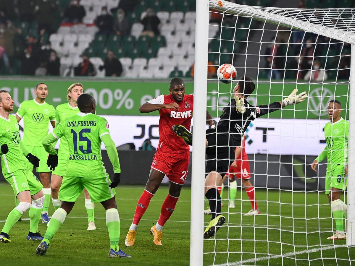 Anthony Modeste trifft für den 1. FC Köln gegen den VfL Wolfsburg.
