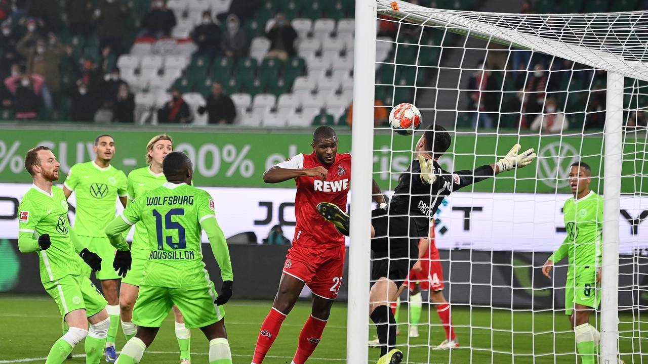 Anthony Modeste trifft für den 1. FC Köln gegen den VfL Wolfsburg.