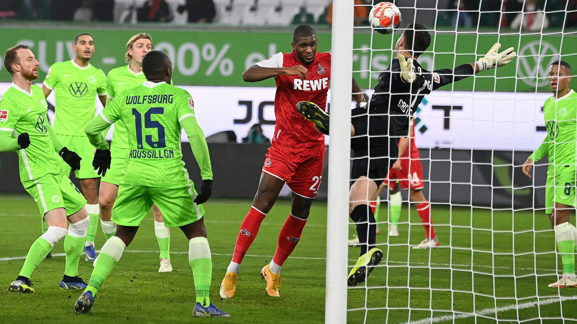 Anthony Modeste trifft für den 1. FC Köln gegen den VfL Wolfsburg.