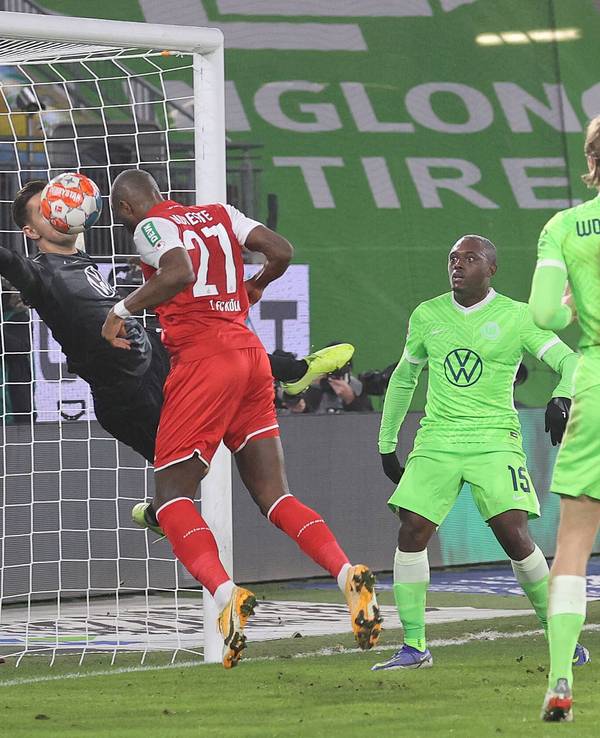 Anthony Modeste erzielt das 1:1 für den FC am 14. Dezember 2021 in Wolfsburg.