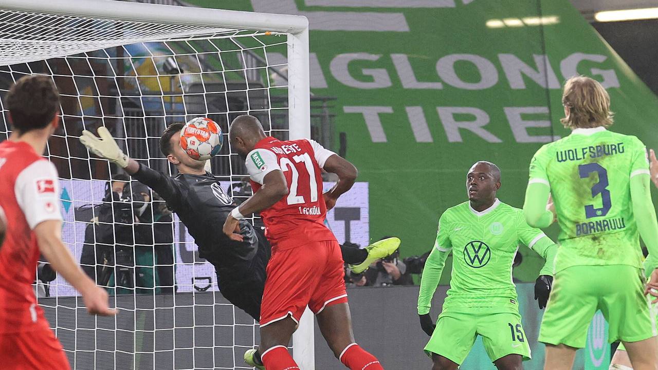 Anthony Modeste erzielt das 1:1 für den FC am 14. Dezember 2021 in Wolfsburg.