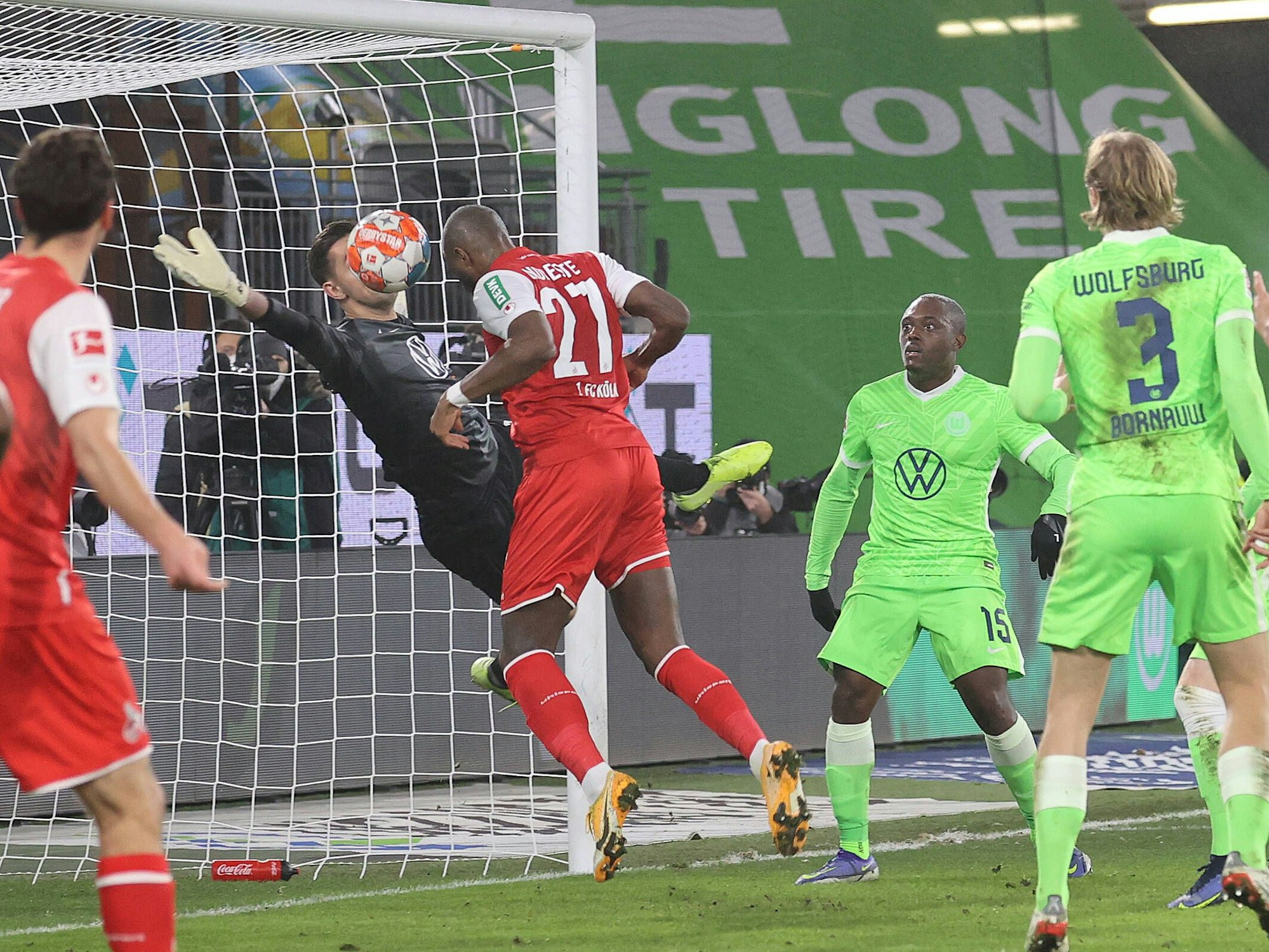Anthony Modeste erzielt das 1:1 für den FC am 14. Dezember 2021 in Wolfsburg.