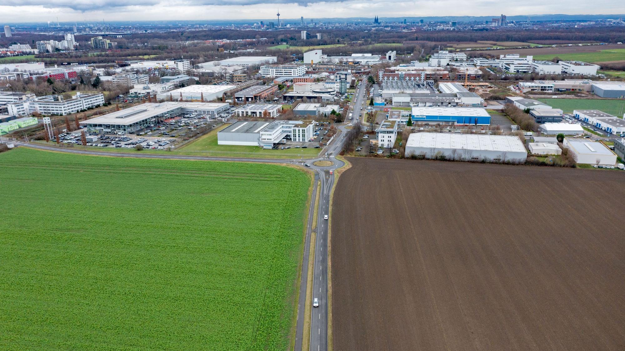 Die Toyota-Allee in Marsdorf aus der Vogelperspektive.