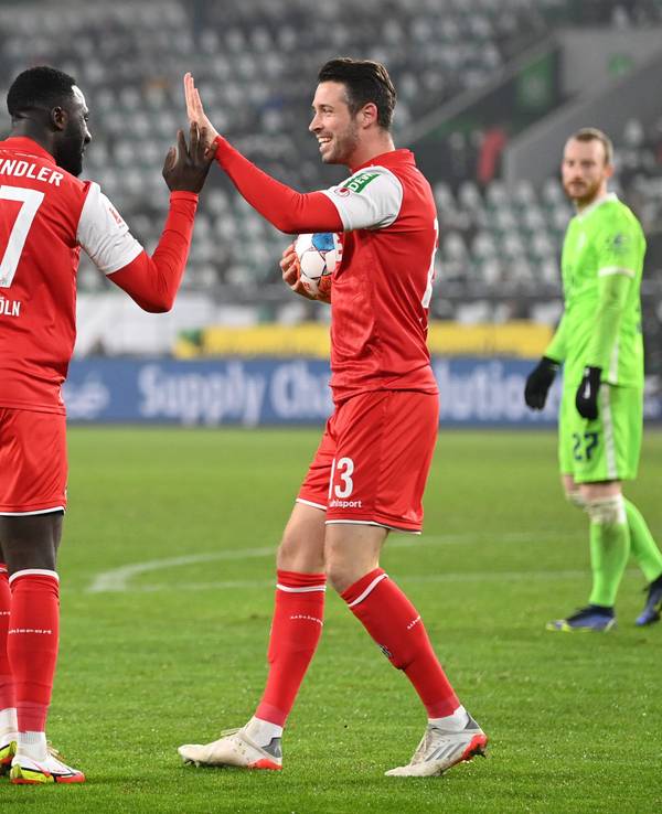 Mark Uth und Kingsley Schindler jubeln für den 1. FC Köln
