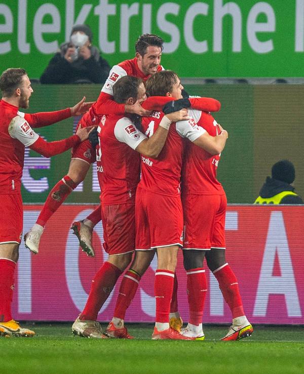 Jubeltraube: Der 1. FC Köln hat am 14. Dezember 2021 in Wolfsburg gewonnen.