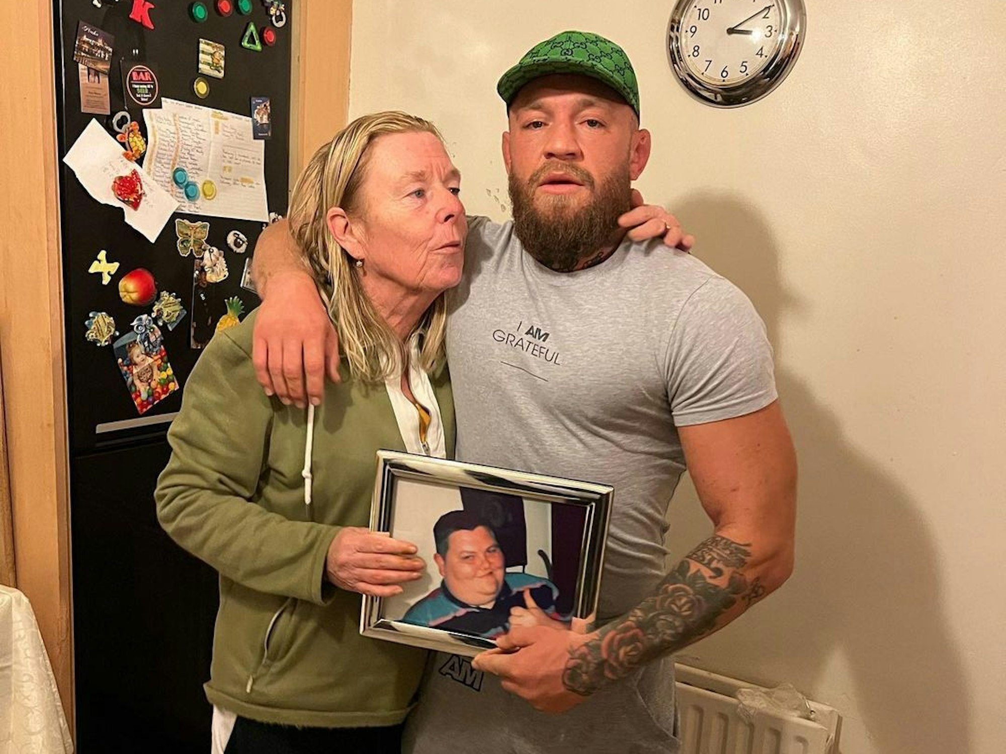 Conor McGregor mit der Mutter von Darren Nolan
