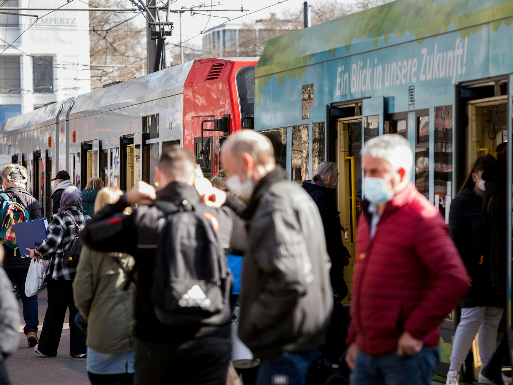 Köln: Die KVB-stellt ihre neuen Fahrgastzahlen vor.
KVB-Haltestelle Neumarkt.