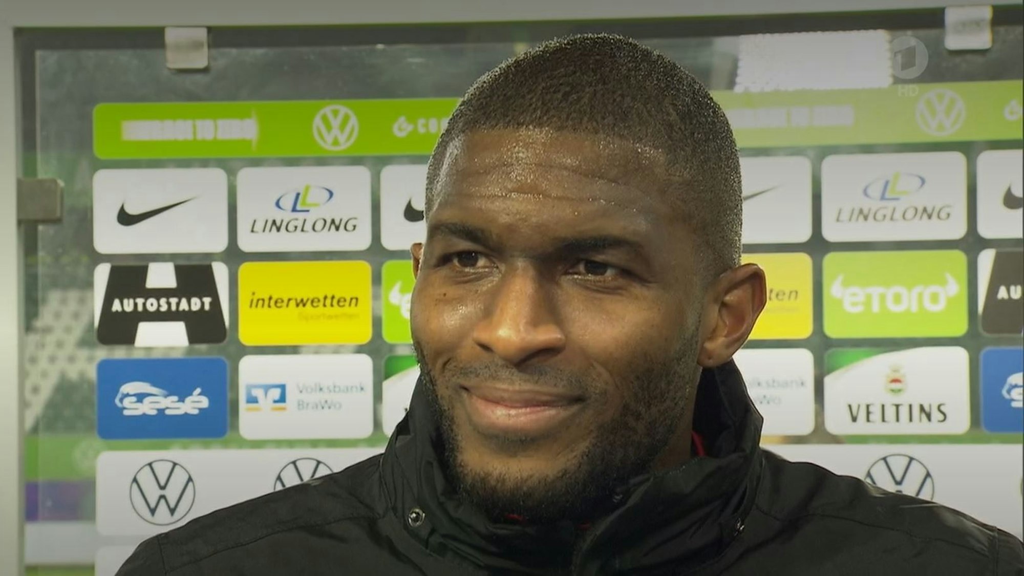 Anthony Modeste gibt ein Interview bei der Sportschau.