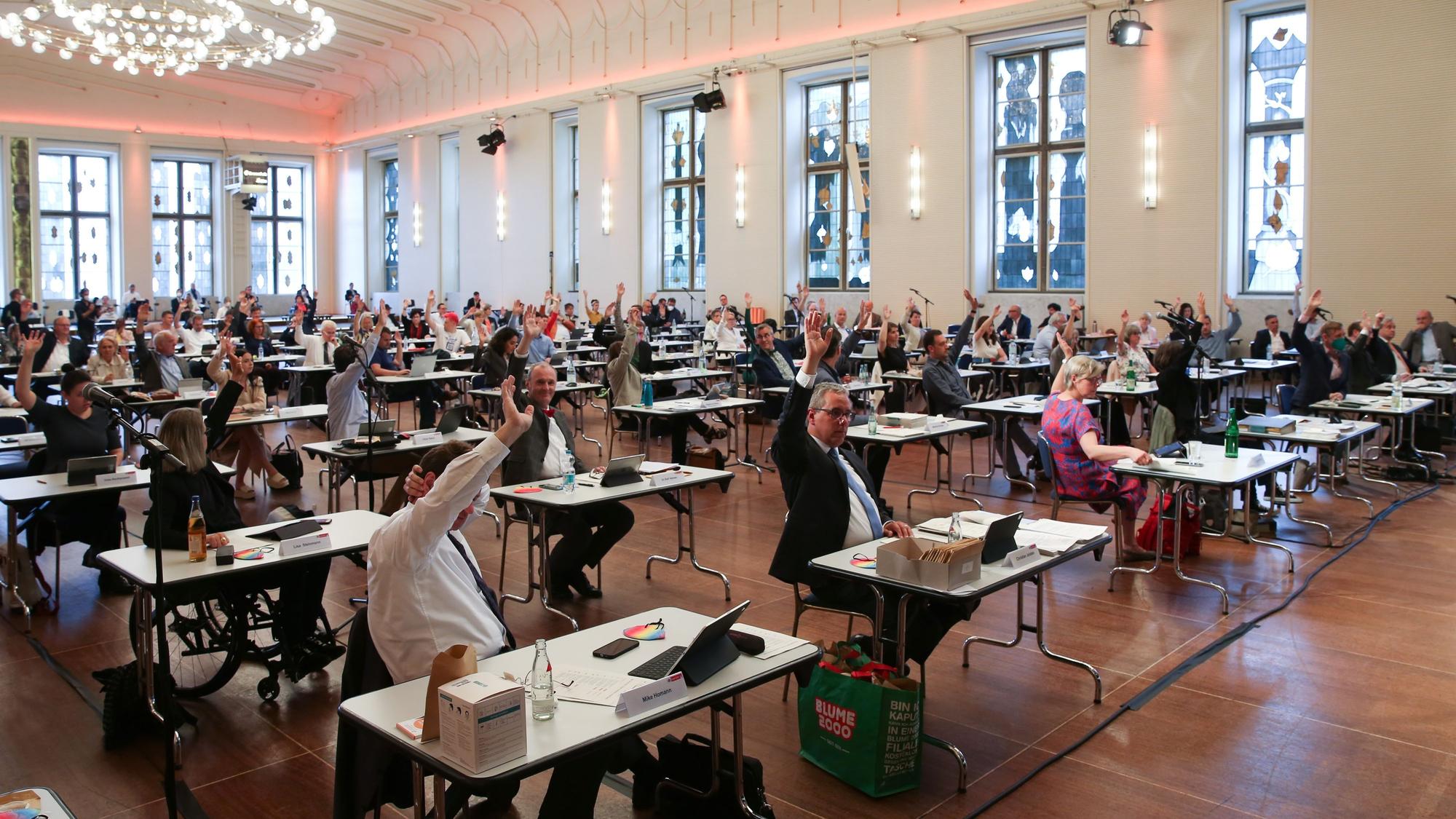 24.06.2021
Köln:
Ratssitzung mit Neuwahl von drei Dezernenten im Gürzenich
Foto: Martina Goyert