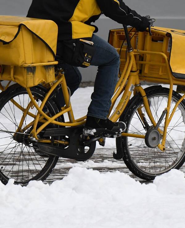 Die Deutsche Post hat viel zu tun: Eine Frau berichtete nun von einem unzustellbaren Brief, der wegen eines fatalen Fehlers zurück zu ihr gekommen war. Unser Symbolbild wurde im Januar 2021 gemacht.