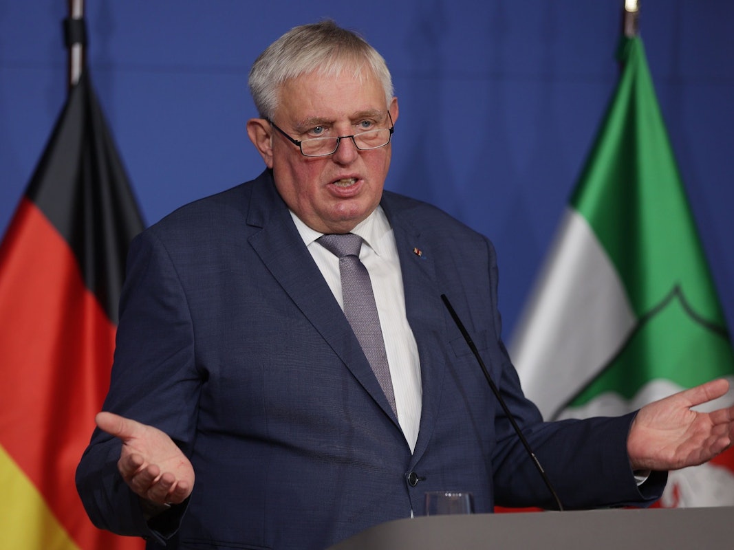 Karl-Josef Laumann, Gesundheitsminister von Nordrhein-Westfalen, spricht bei einer Pressekonferenz in der Staatskanzlei zur aktuellen Corona-Lage.