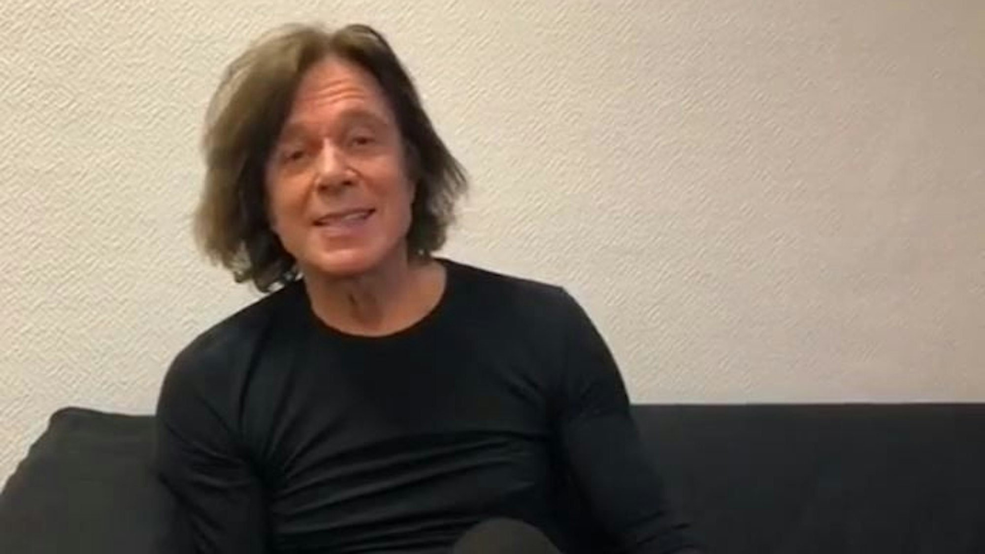 Jürgen Drews spricht normalerweise jede Woche in seinem Podcast über sein Leben: Doch plötzlich gibt es einen Ausfall des Formates. Warum? Das Foto stammt aus einem Video vom März 2019 auf seinem Instagram-Account.