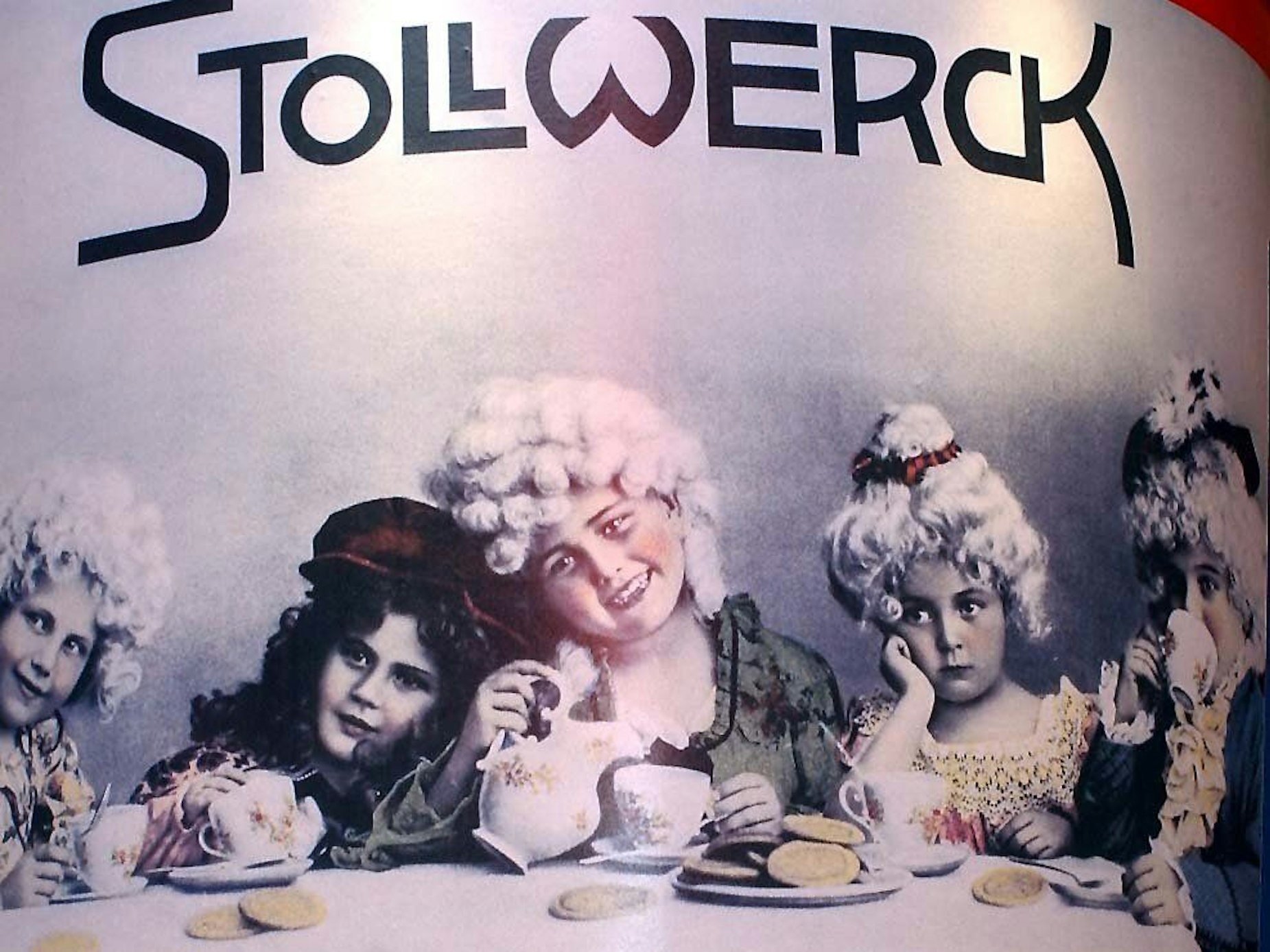 Ein historisches Plakat der Schokoladenfabrik Stollwerck hängt am Freitag (26.04.2002) im Kölner Schokoladenmuseum.