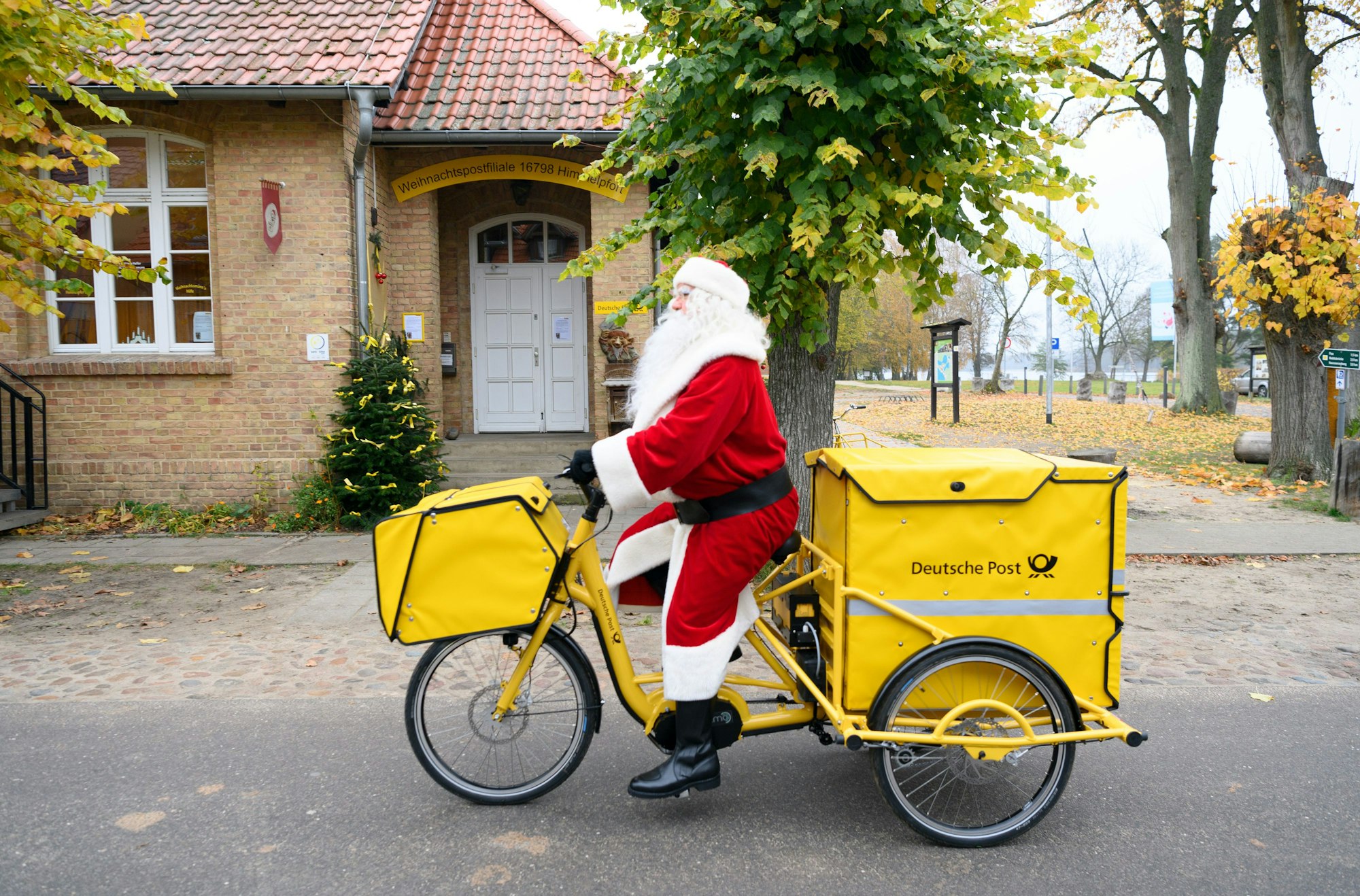 Post zu Weihnachten verschicken: Bis wann kommen Päckchen und Pakete wirklich pünktlich an? Es gibt 2021 einen Stichtag. Unser Symbolbild wurde 2021 geschossen.