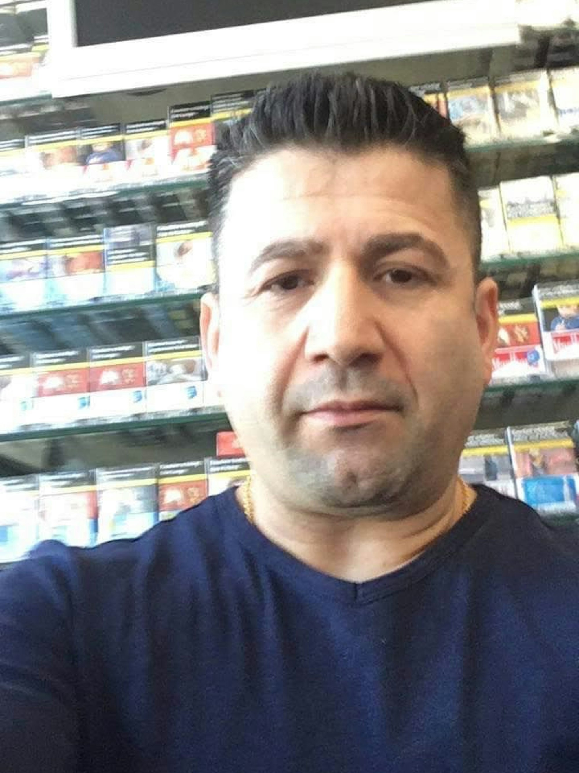 Abuzer Calis steht in seinem Büdchen in Kerpen.