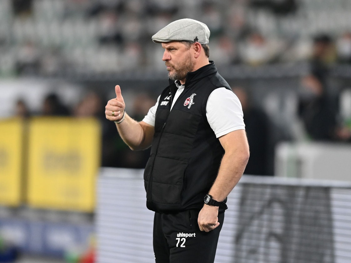 Daumen hoch von Steffen Baumgart gab's in Wolfsburg am 14. Dezember 2021 ganz besonders für einen.