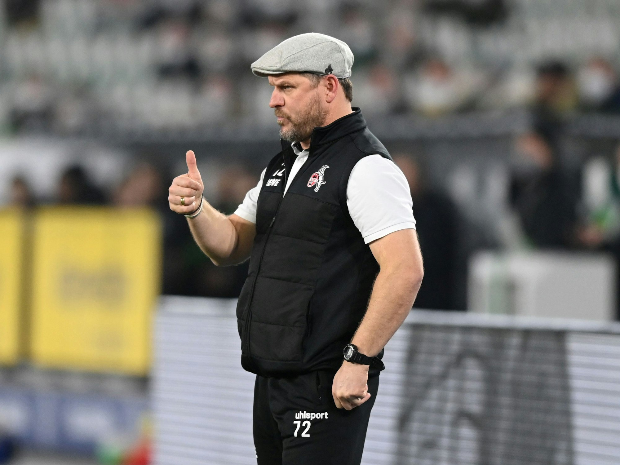 Daumen hoch von Steffen Baumgart gab's in Wolfsburg am 14. Dezember 2021 ganz besonders für einen.