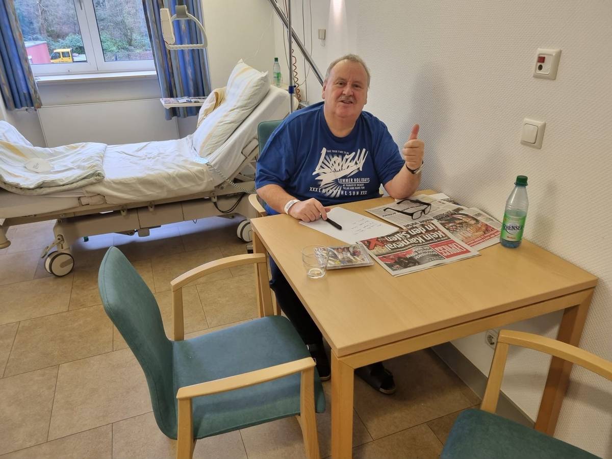 Peter van den Brock am Mittwoch (15.12.) auf der Station im Klinikum Hohenlind in Köln.