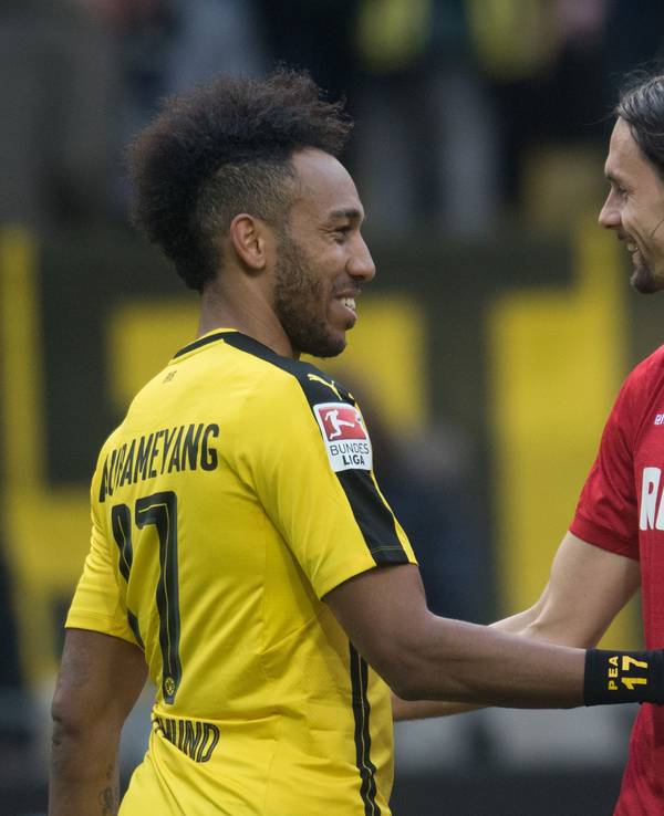Borussia Dortmund gegen den 1. FC Köln: Es gibt nicht nur Rivalität in der Bundesliga, insbesondere unter Fans. Unser Archivbild zeigt Pierre-Emerick Aubameyang (links im BVB-Trikot) und Neven Subotic im Frühjahr 2017.