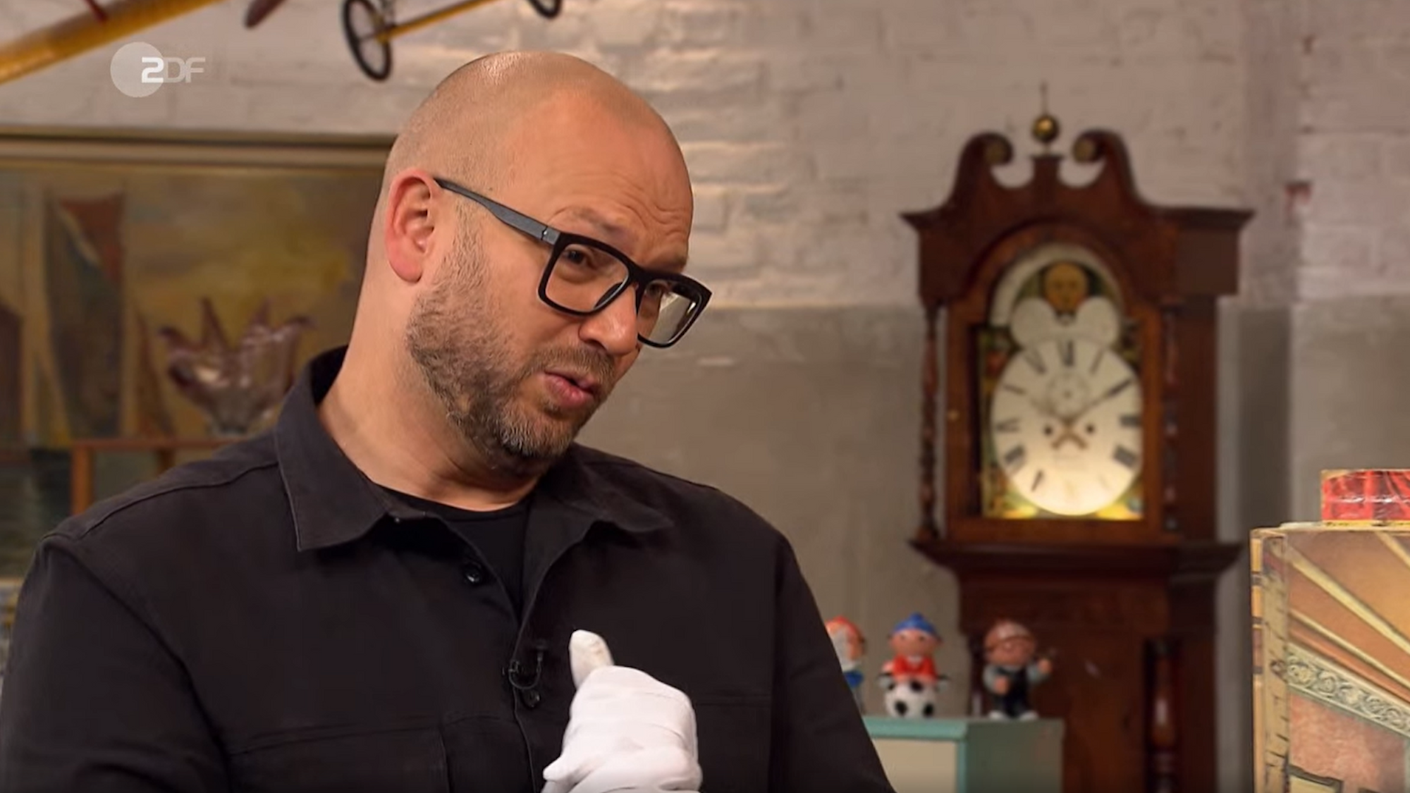 „Bares für Rares“-Experte Sven Deutschmanek kann nicht glauben, was ein Kandidat für sein Spielzeug haben will.