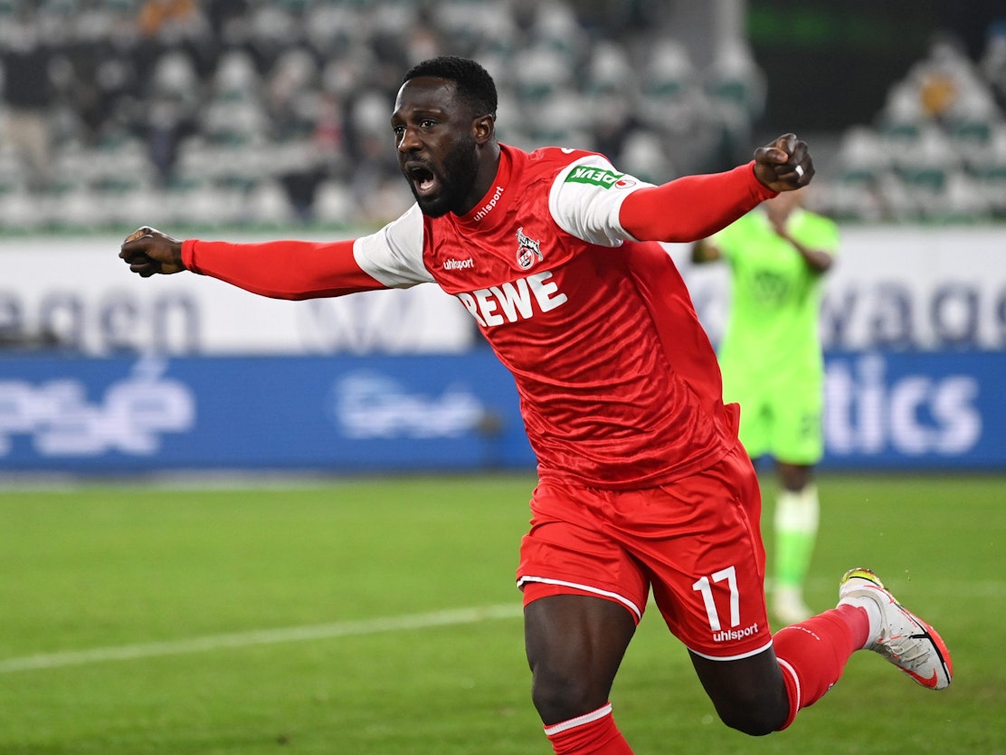 Kingsley Schindler jubelt gegen Wolfsburg.