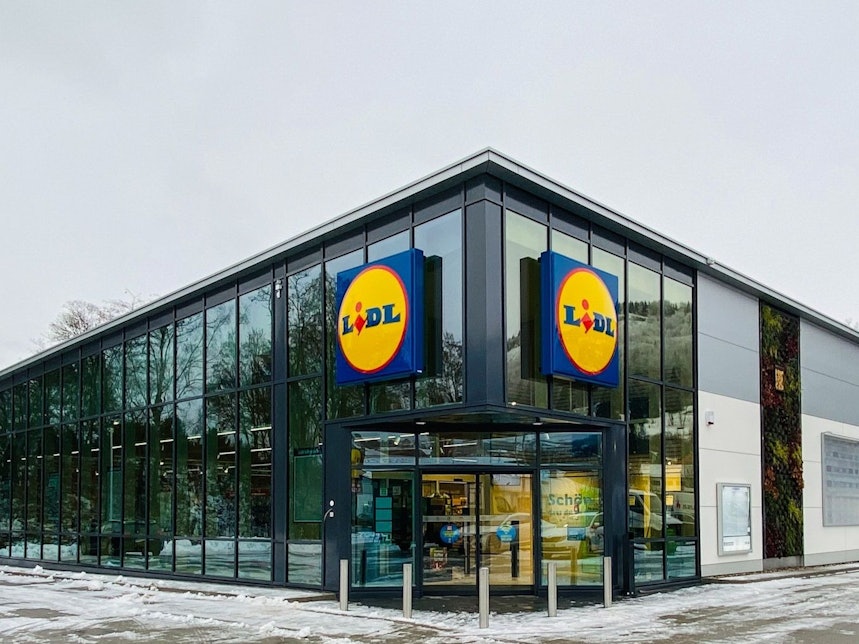 Das Bild zeigt eine Filiale des Discounters Lidl.