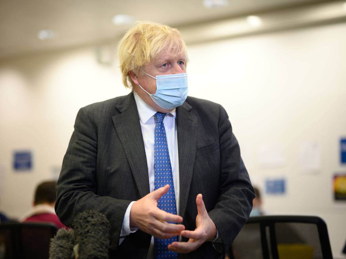 Boris Johnson besucht ein Impfzentrum in der Grafschaft Kent.