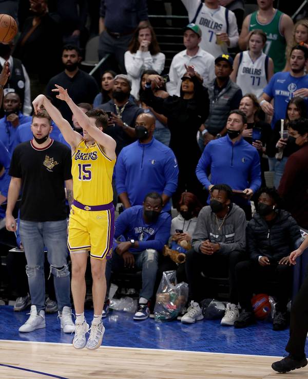Lakers-Guard Austin Reaves entschied die NBA-Partie gegen die Dallas Mavericks kurz vor Schluss mit einem Dreier.