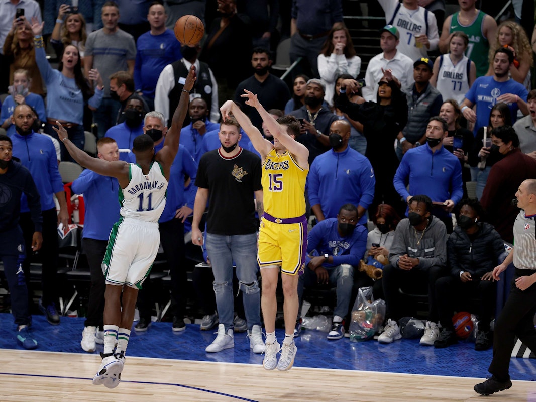 Lakers-Guard Austin Reaves entschied die NBA-Partie gegen die Dallas Mavericks kurz vor Schluss mit einem Dreier.