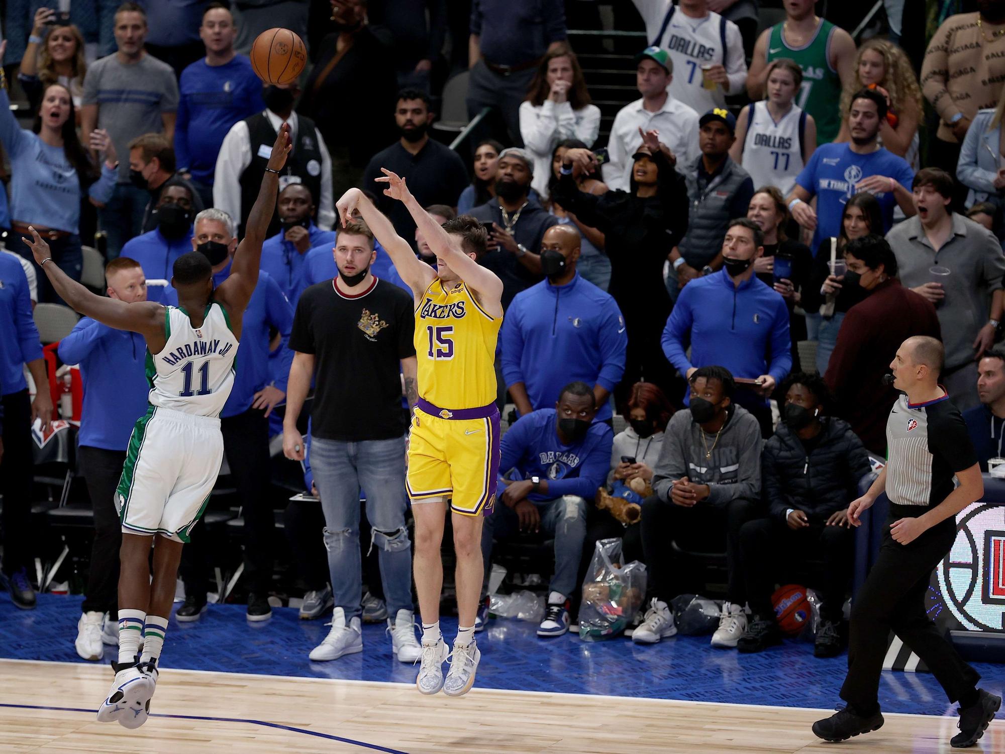 Lakers-Guard Austin Reaves entschied die NBA-Partie gegen die Dallas Mavericks kurz vor Schluss mit einem Dreier.