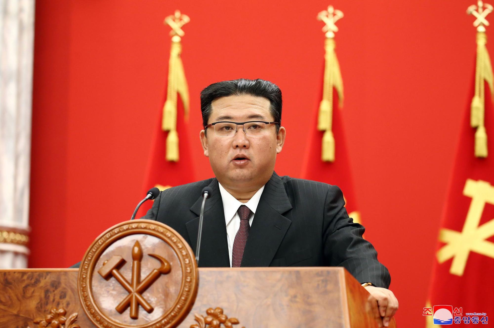 Kim Jong-un spricht bei einer Veranstaltung zur Feier des 76-jährigen Bestehens der Arbeiterpartei des Landes.