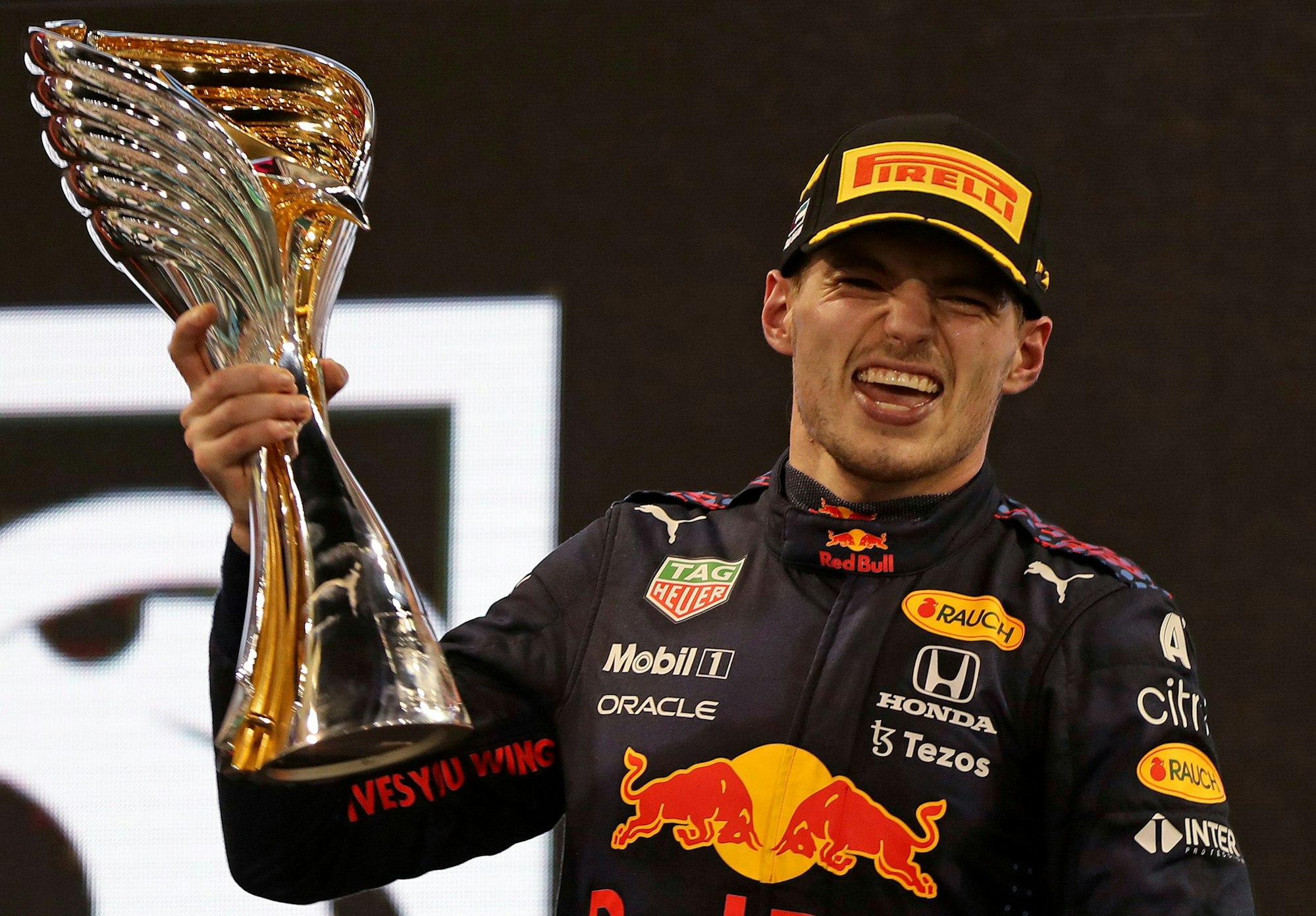 Formel-1-Star Max Verstappen feiert seinen ersten WM-Titel in Abu Dhabi.
