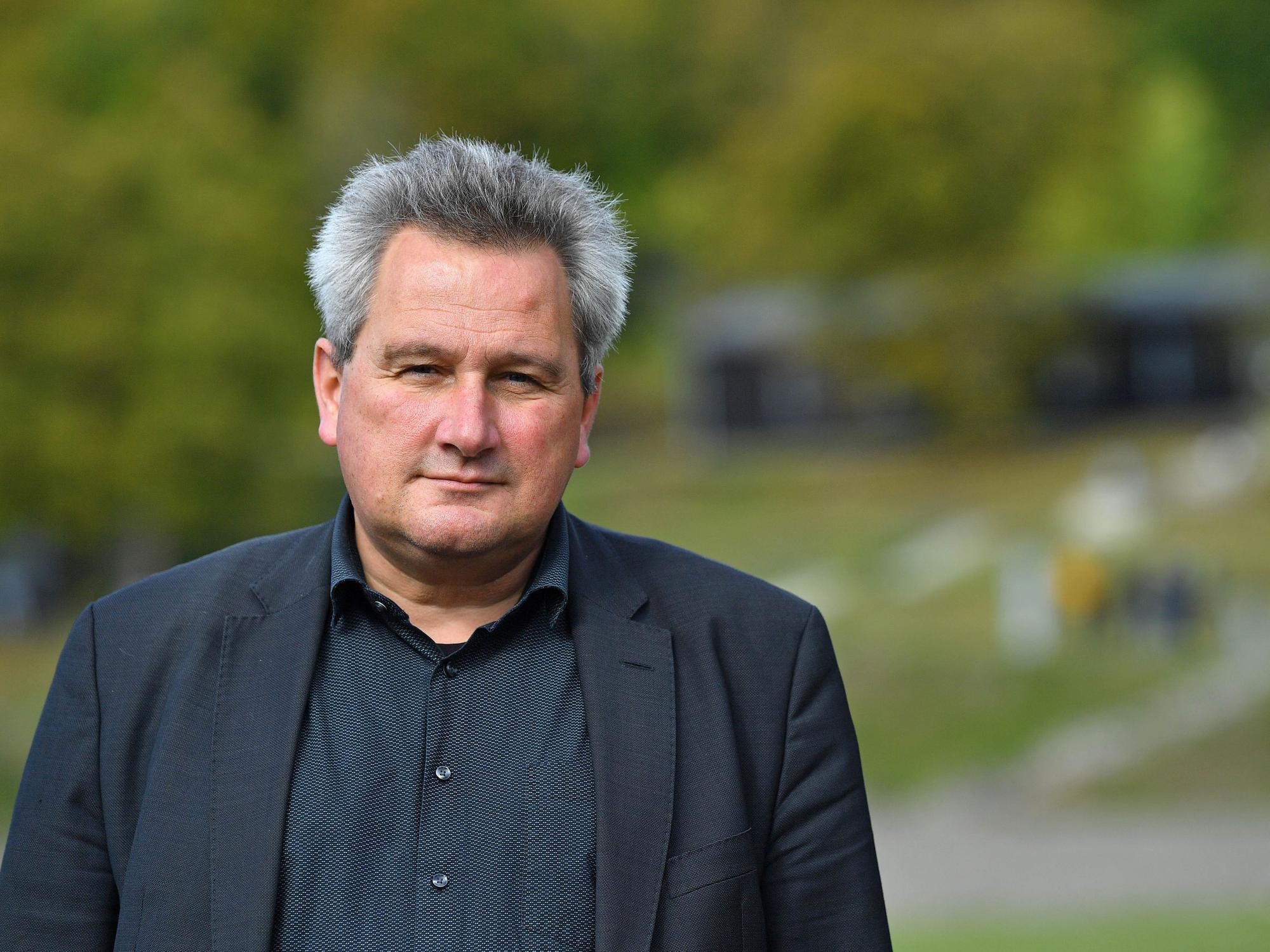 Jens-Christian Wagner, Direktor der Stiftung Gedenkstätten Buchenwald und Mittelbau-Dora, steht auf dem Gelände der KZ-Gedenkstätte Mittelbau-Dora.